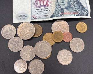 111 VintageGermanDeutscheMarkCurrencyCollection