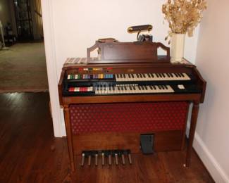 very nice working organ, sounds great.
