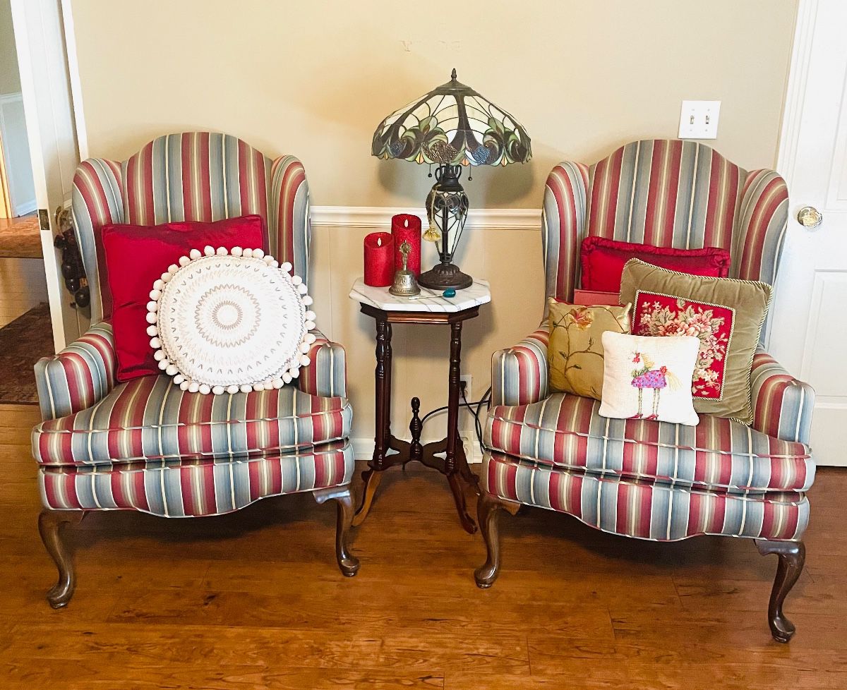 Chairs & Side Table