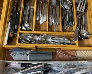 526 kitchencutlerydrawer