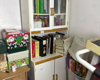 500 whitestoragehutchwithwoodaccents