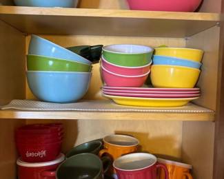 530 assortedmulticoloredstonewaremugsand