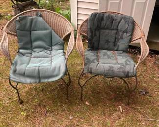 042 setof2outdoorwickerpatiochairs