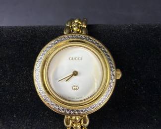 001 gucci1100lwomensgoldplatedquartzs