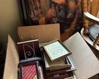 382 largelotofassortedwoodpictureframe