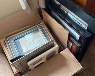 381 largelotofassortedphotoframes