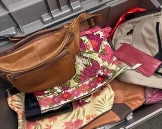 313 mixedlotofhandbagspurses