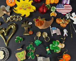 489 mixedholidaybroochandpinlotinclude