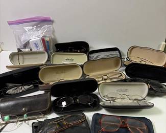 258 assortedlotof13eyeglasseswithclean