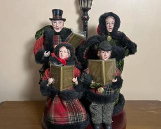 115 victorianstylechristmascarolerfiguri