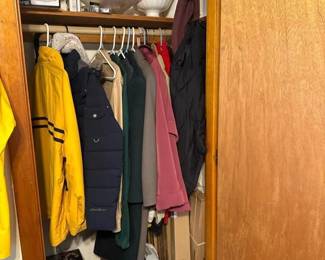 385 closetlotcoatsjacketsandhomekitche