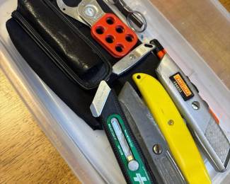 419 smalltoteofassortedcuttingdevices