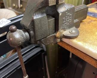 430 vintageathol513swivelbasebenchvise