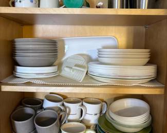 529 assortmentofdinneranddrinkwarelot