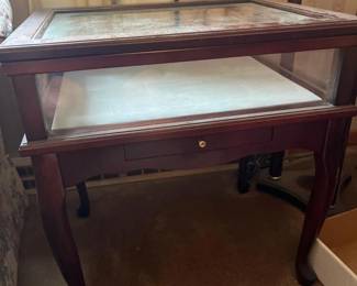 459 cherryfinishglasstopdisplaycasetab