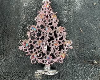 . . . vintage jewelry pin