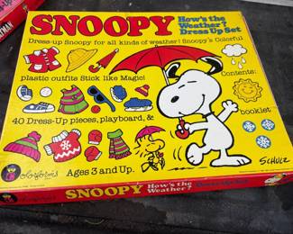 . . . Snoopy Dress Up Set
