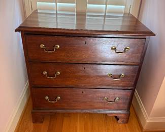Mahogany bachelors chest
