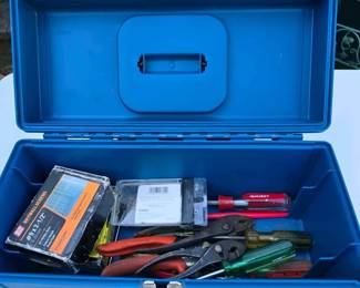 030 blueportabletoolboxwithhuskyscrewdr