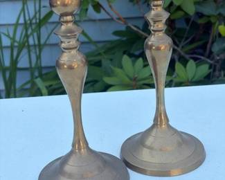 103 pairofvintagebrasscandlestickholder