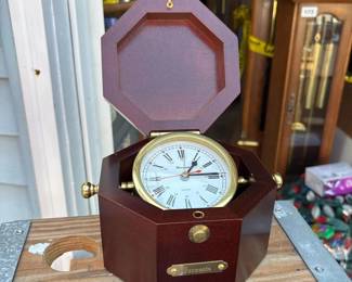 144 bulovadesktopquartzclockwithfoxwood