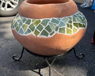 126 largeterracottaplanterwithgreenmosa