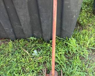 098 vintagewoodenhandgardencastironlaw