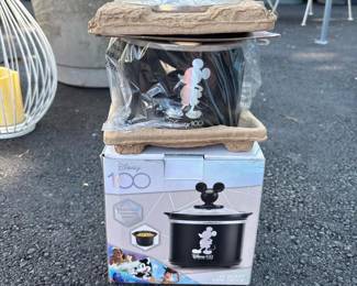 121 disneyminimickeymousecrockpot
