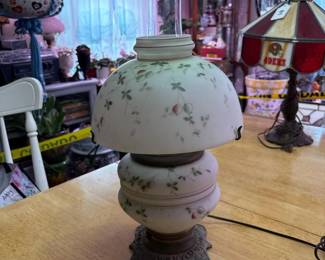 091 vintagefrostedglasshurricanetablela