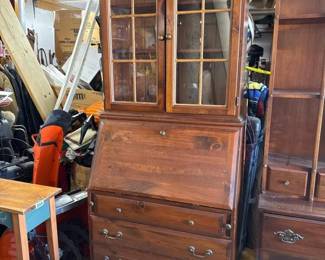 176 traditionalsecretarydeskwithhutchdr