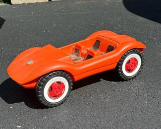 068 vintageorangeplasticsandbuggybeach