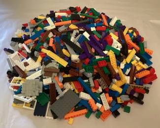 MCJ161 Over 4 Pounds Of Plastic Building Bricks