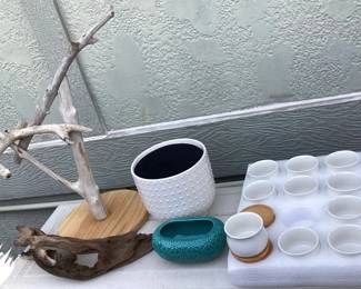 MCJ159 Ceramic Planter Pots & Driftwood For Tillandsia Plants