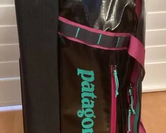 MCJ066 Patagonia Black Traveling Duffel Bag On Wheels
