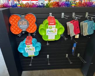 Dog feeding dishes & treat pouches