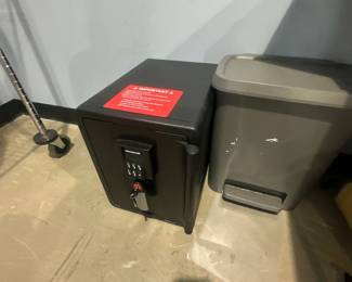 safe, trash can