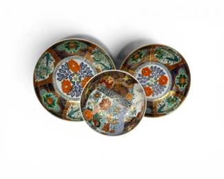 219 ThreeJapaneseImariStylePorcelainBowlsGraduatedSizes