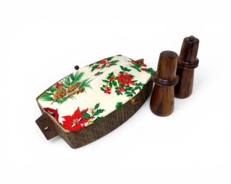 67 VintageElectricBreadWarmerwCoversWoodSaltPepperMills