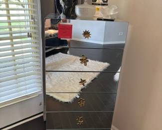 Mirrored Cabinet, Decor