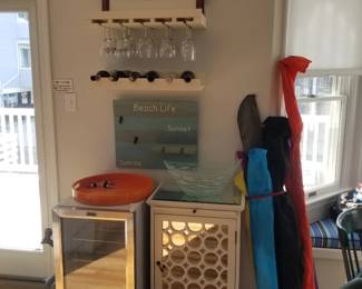 Wine cooler; mirrored cabinet; wine glass holders