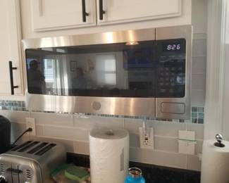 GE microwave oven
