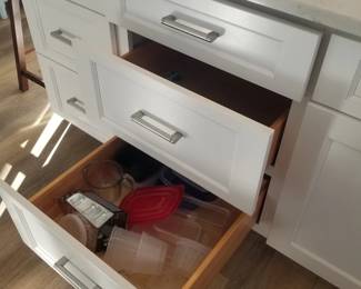 Kitchen feature: drawers