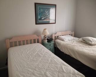 Twin beds; nightstand; table lamp