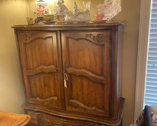 Thomasville French walnut bachelor’s chest