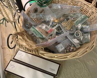 Costume jewelry 