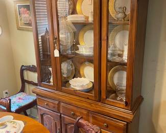 Broyhill china cabinet 