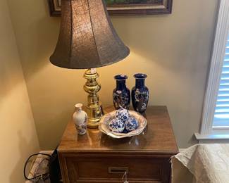 Thomasville/ Huntley retro walnut triple walnut nightstand 