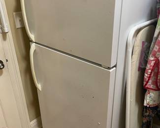 Frigidaire refrigerator 