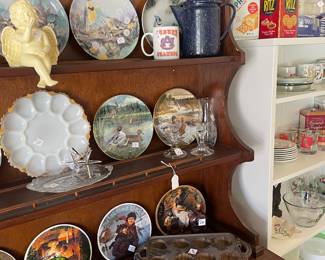 Collector plates and vintage kitchen 