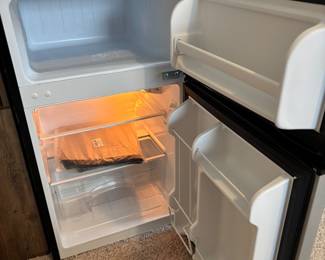 #78 Magic Chef Refrigerator Freezer 33"H $80.00